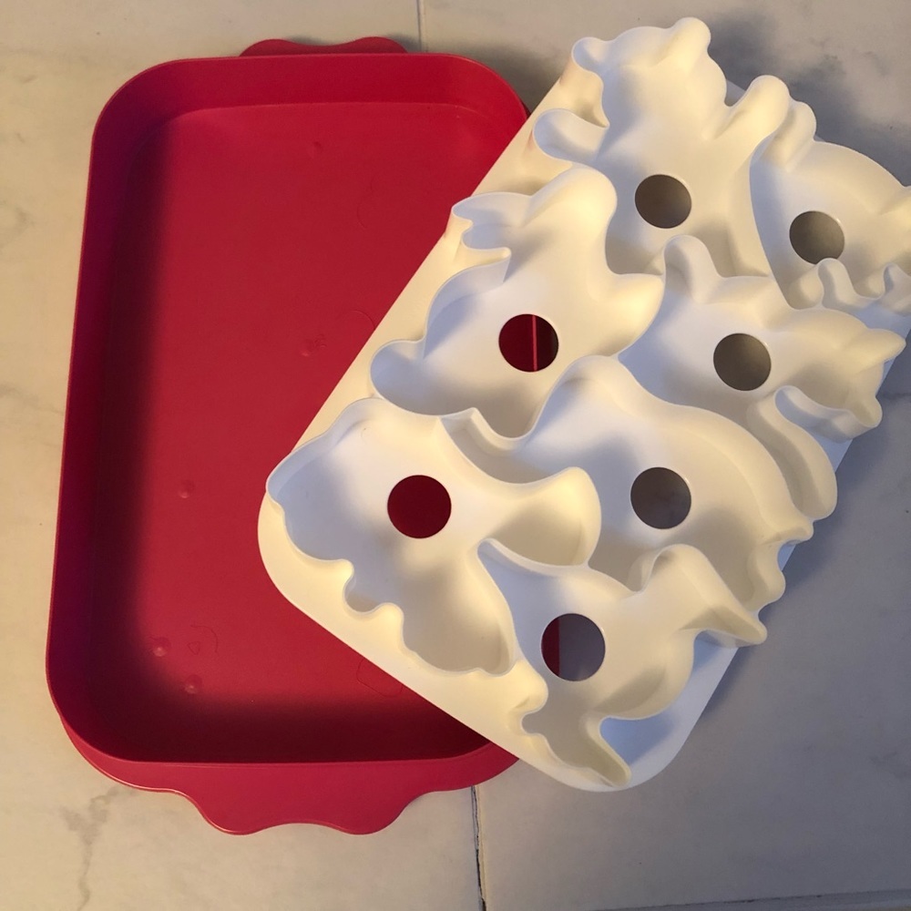 Tupperware jello jiggler mold. Pink / white. Excellent condition